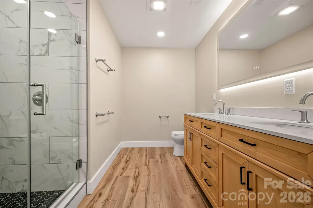 323 Stepp Avenue Hendersonville NC 28739