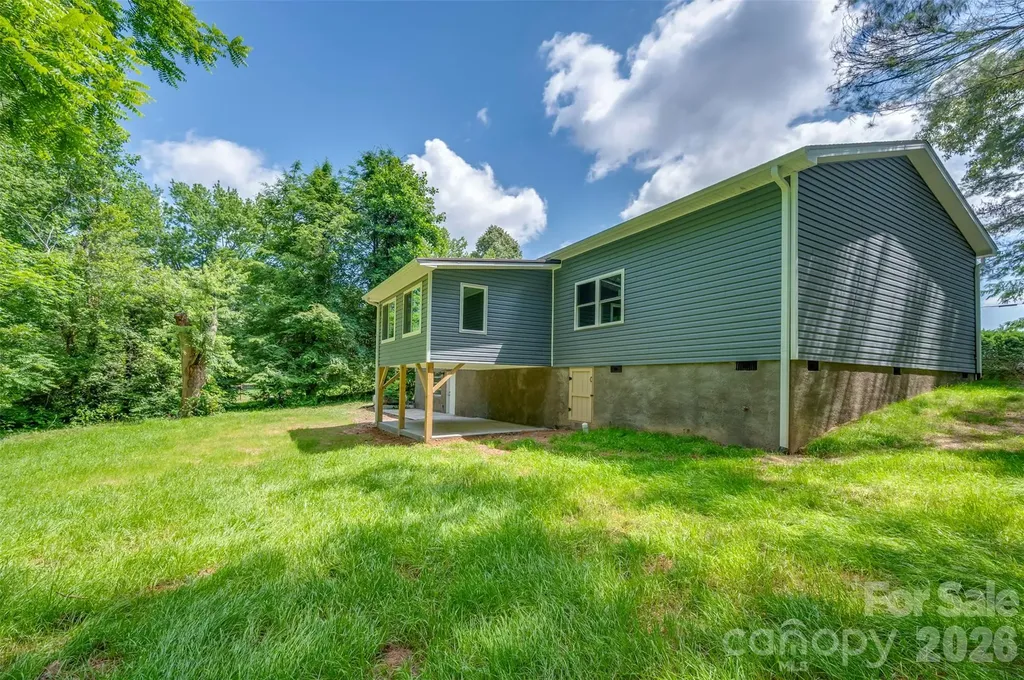 323 Stepp Avenue Hendersonville NC 28739