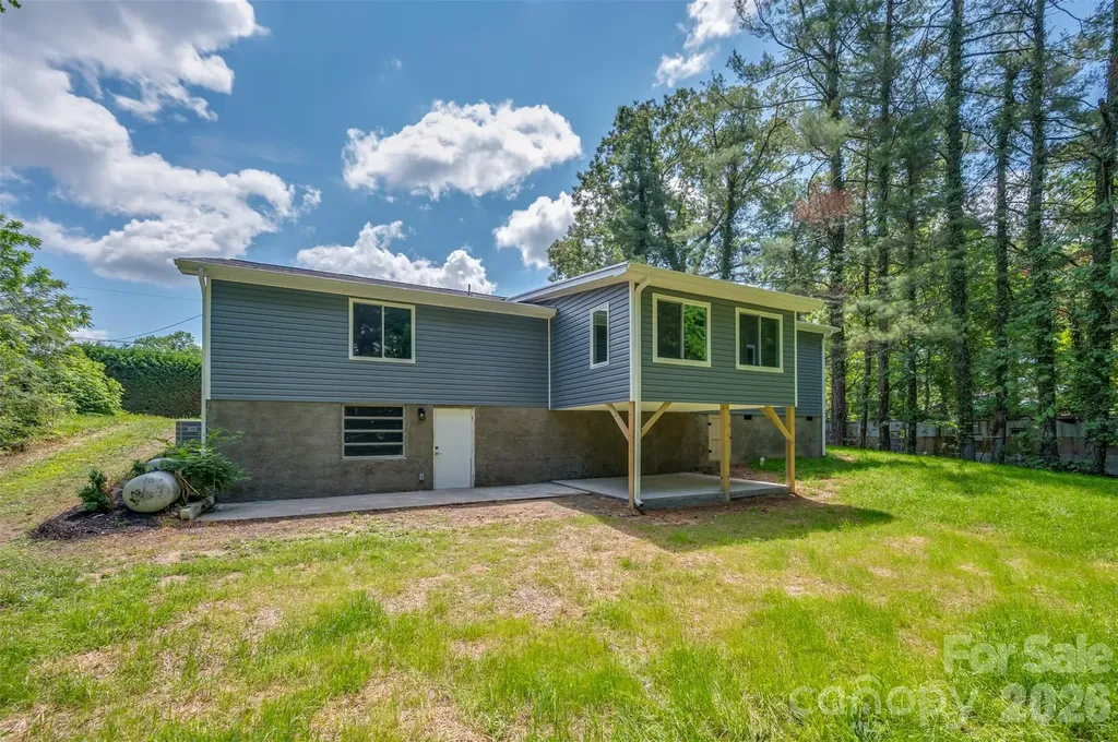 323 Stepp Avenue Hendersonville NC 28739