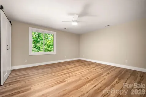 323 Stepp Avenue Hendersonville NC 28739
