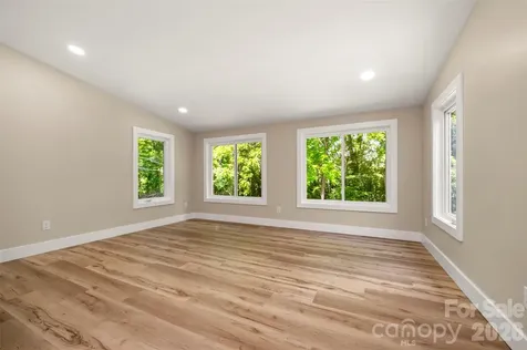 323 Stepp Avenue Hendersonville NC 28739