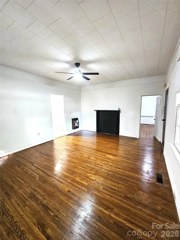 1129 W 5th Avenue Gastonia NC 28052