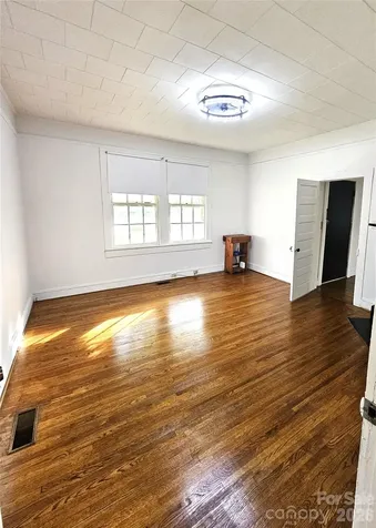 1129 W 5th Avenue Gastonia NC 28052