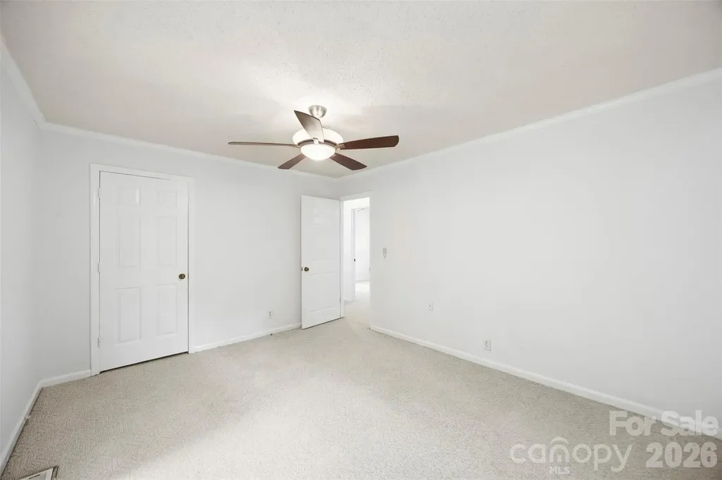 611 W Lewis Street Dallas NC 28034