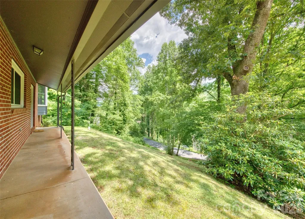 1296 N Country Club Drive Cullowhee NC 28723