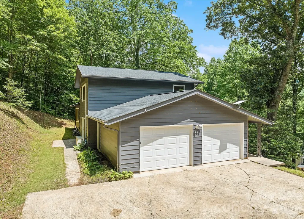 1296 N Country Club Drive Cullowhee NC 28723