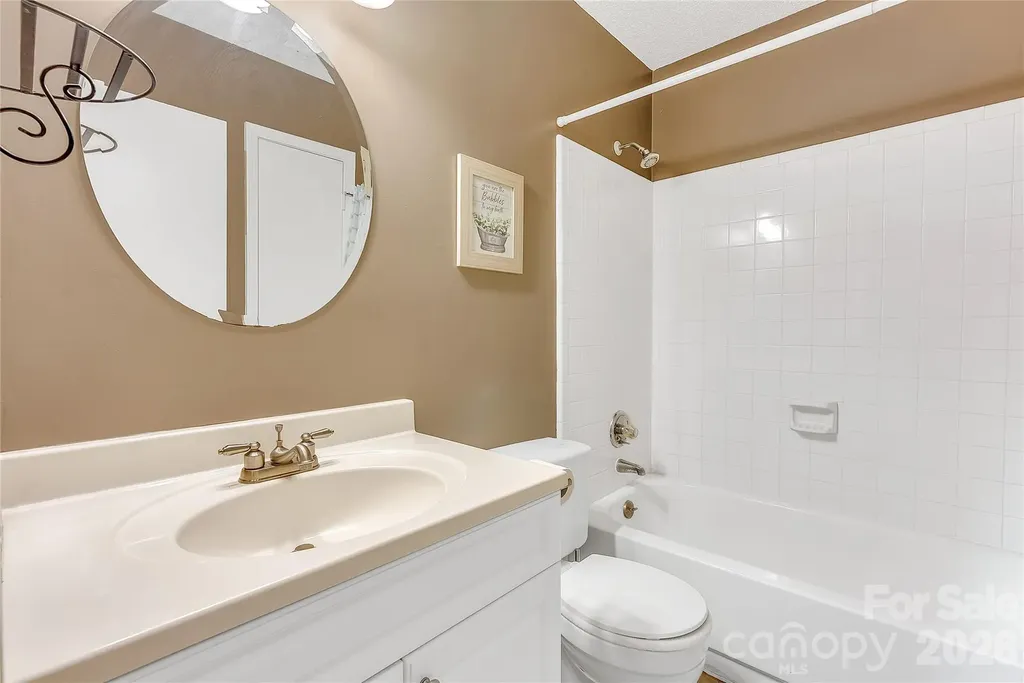 8073 Charter Oak Lane Charlotte NC 28226