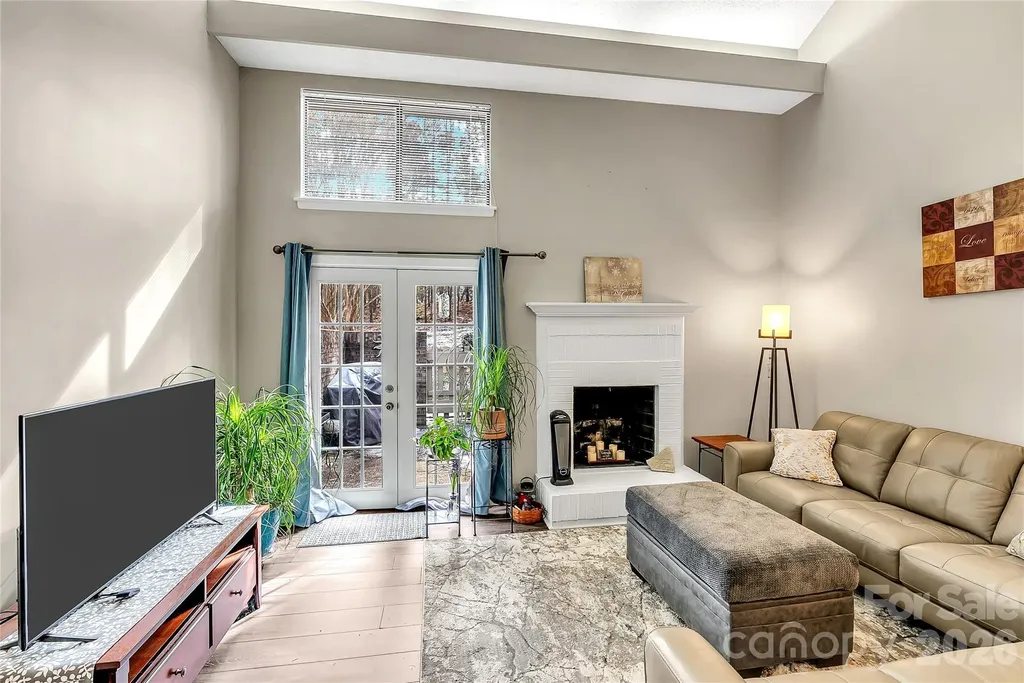 8073 Charter Oak Lane Charlotte NC 28226