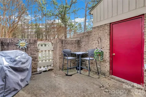 8073 Charter Oak Lane Charlotte NC 28226