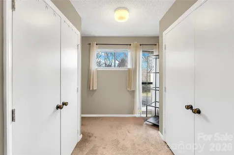8073 Charter Oak Lane Charlotte NC 28226