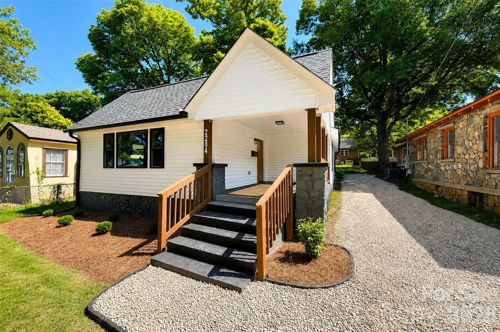 2204 Rozzelles Ferry Road Charlotte NC 28208