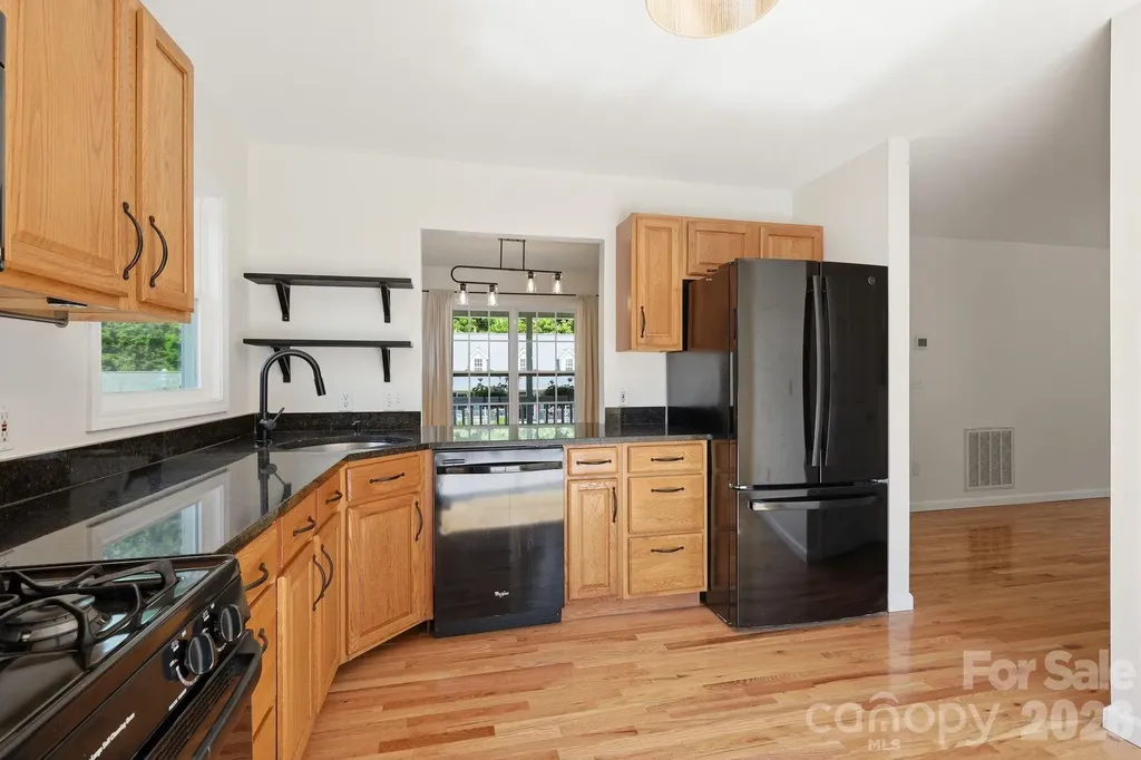 14 Grove Garden Avenue Candler NC 28715