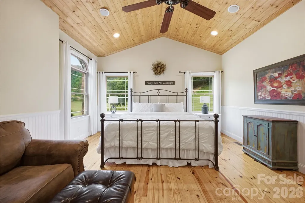 227 Black Bear Cove Clyde NC 28721