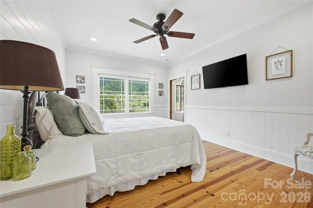 227 Black Bear Cove Clyde NC 28721