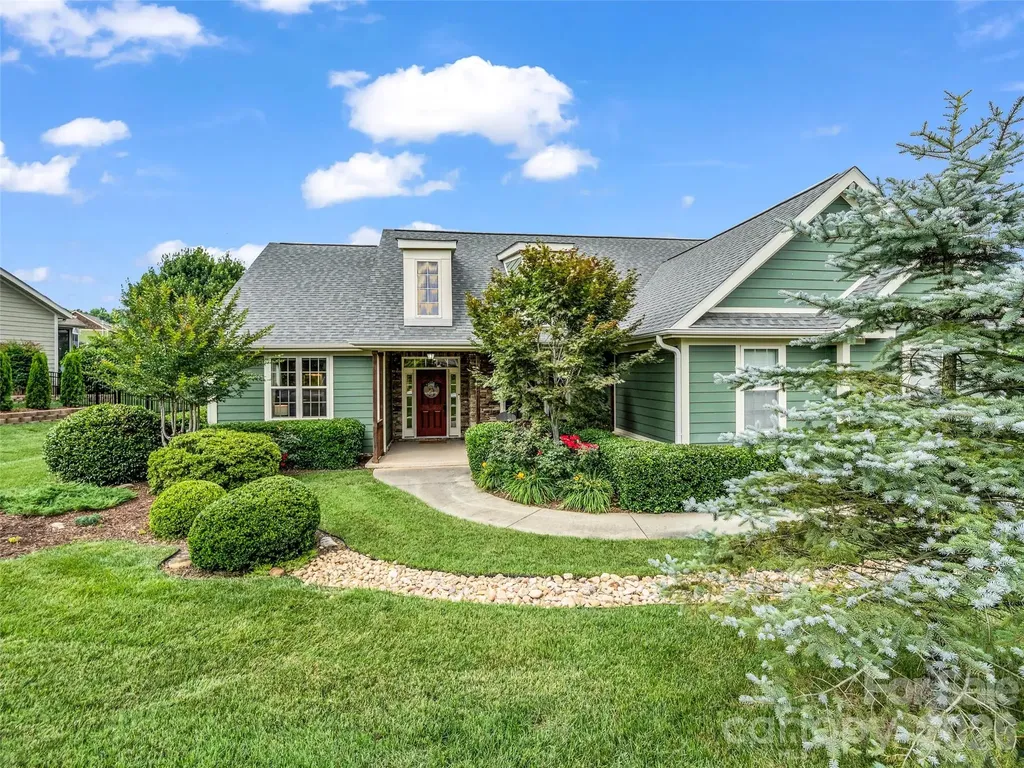 17 Black Iron Lane Hendersonville NC 28792