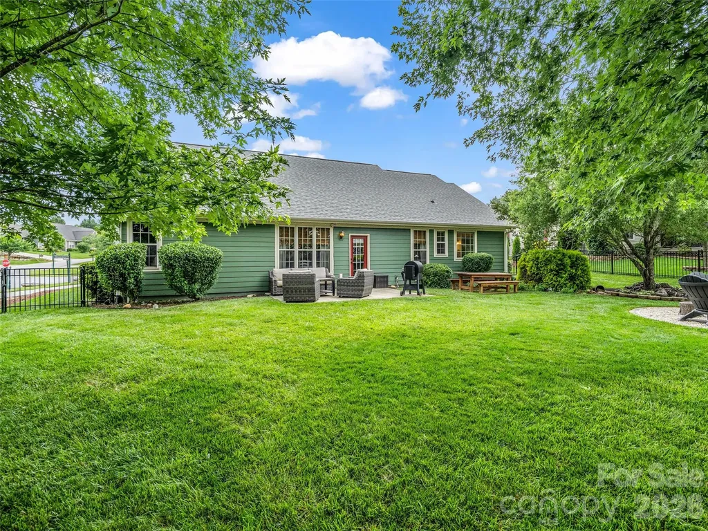 17 Black Iron Lane Hendersonville NC 28792