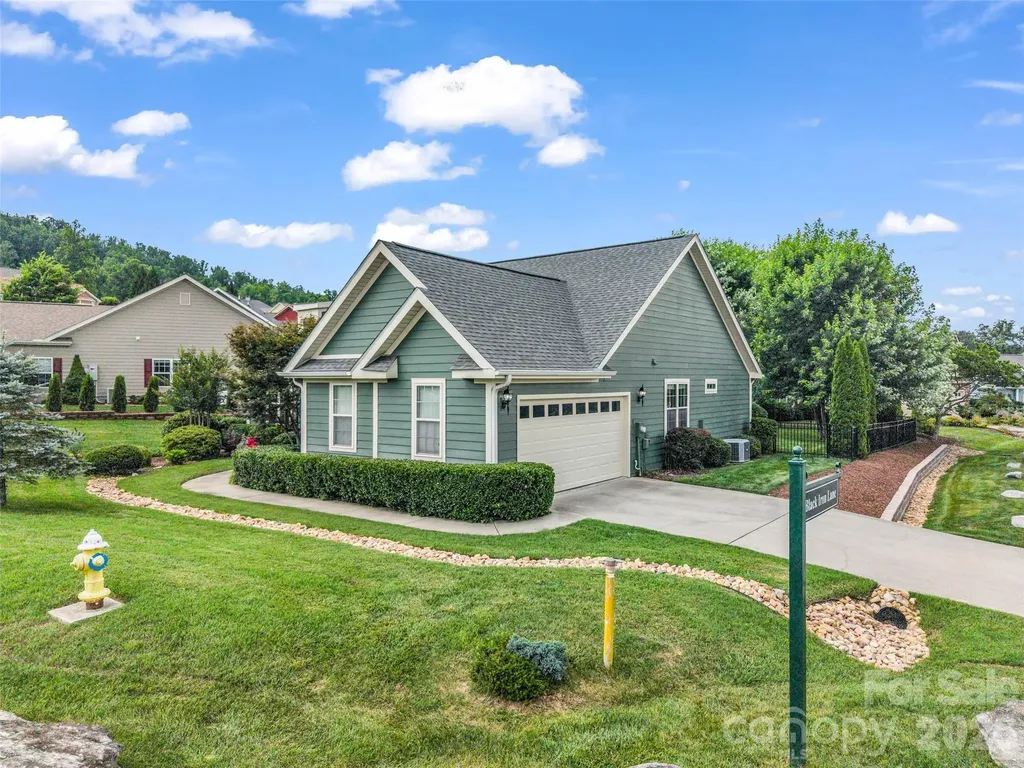 17 Black Iron Lane Hendersonville NC 28792