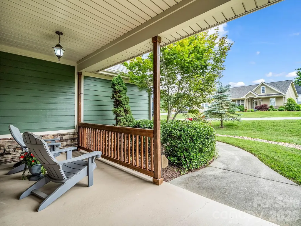 17 Black Iron Lane Hendersonville NC 28792
