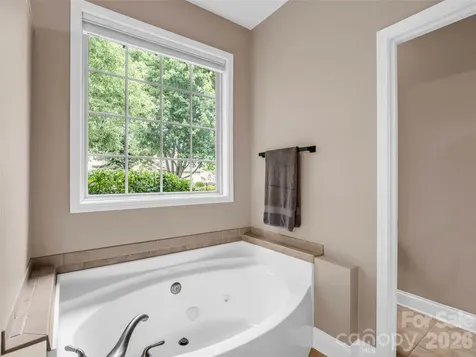 17 Black Iron Lane Hendersonville NC 28792