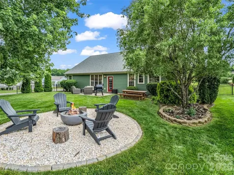17 Black Iron Lane Hendersonville NC 28792