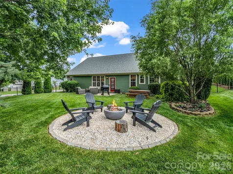 17 Black Iron Lane Hendersonville NC 28792