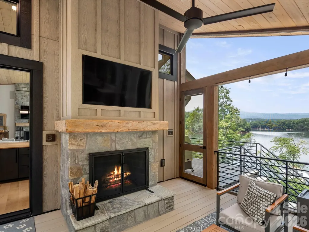 425 Dockside Drive Nebo NC 28761