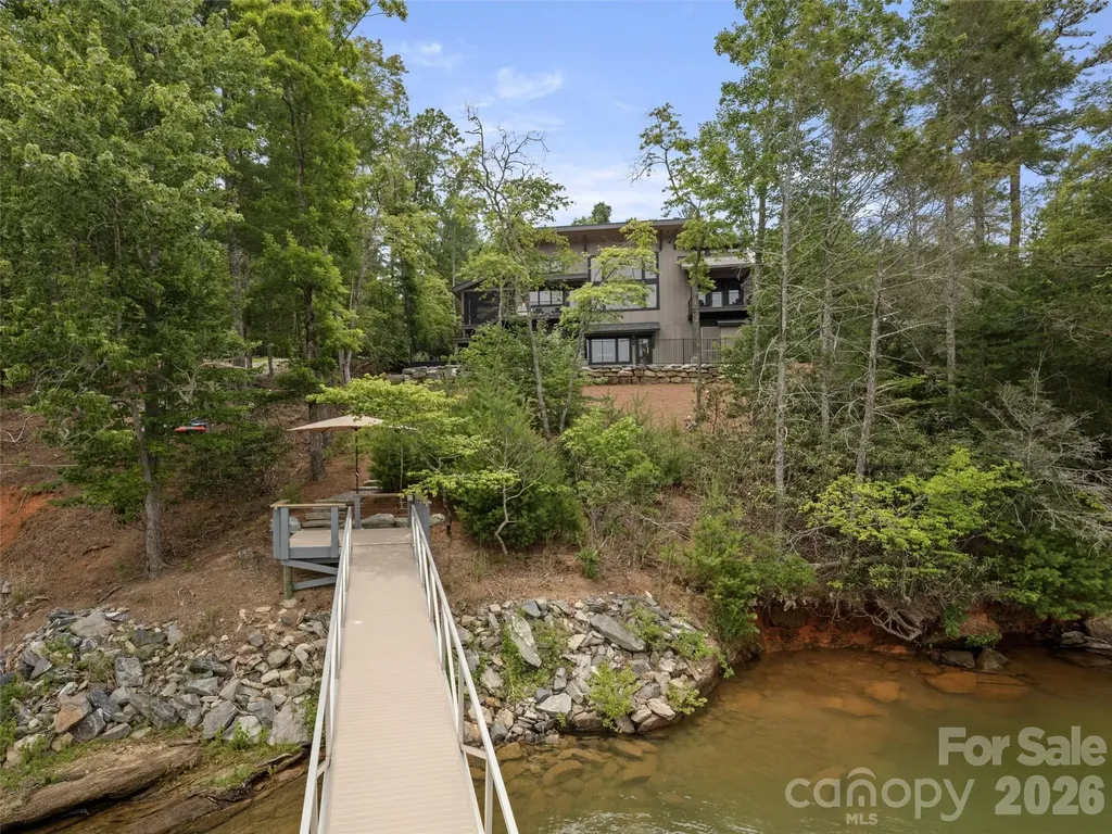 425 Dockside Drive Nebo NC 28761