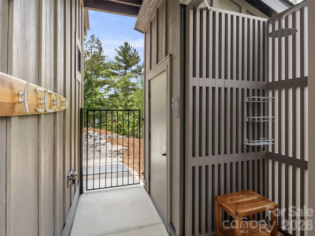 425 Dockside Drive Nebo NC 28761