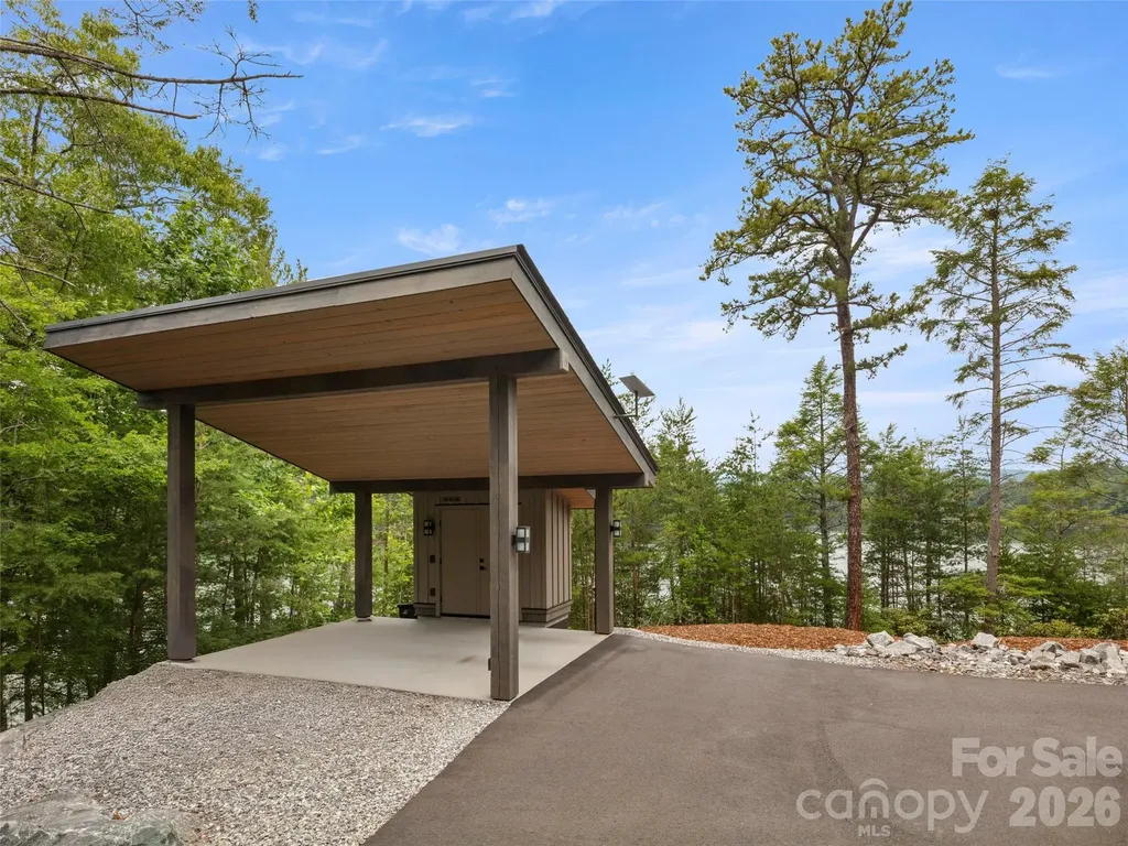 425 Dockside Drive Nebo NC 28761