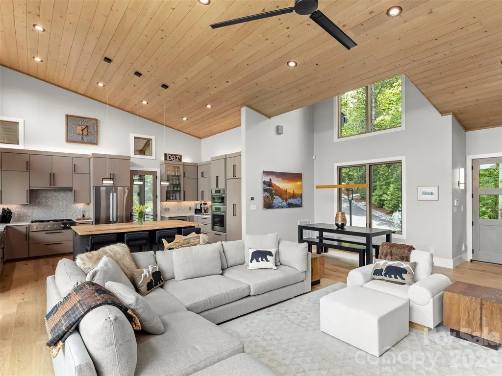 425 Dockside Drive Nebo NC 28761