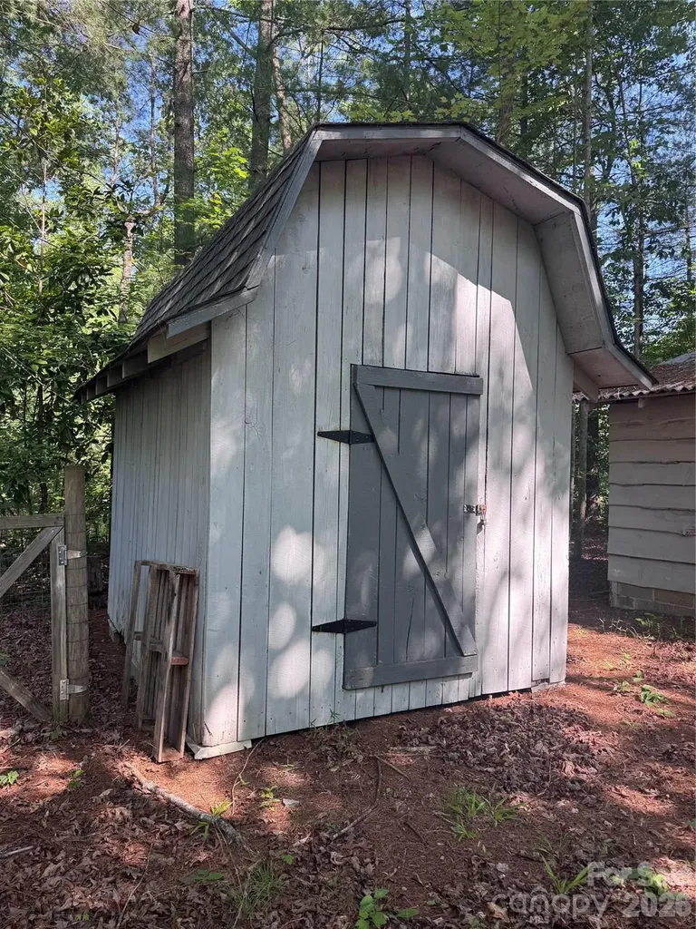 1135 Iron Circle Morganton NC 28655