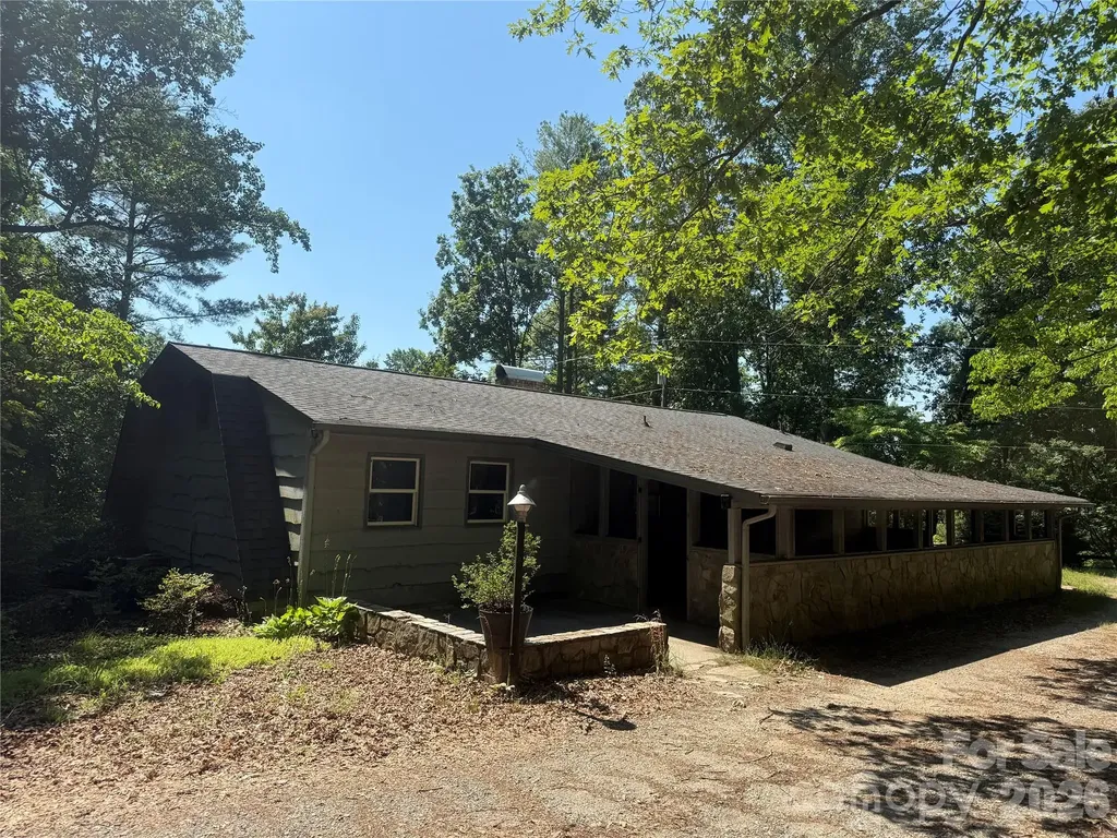 1135 Iron Circle Morganton NC 28655