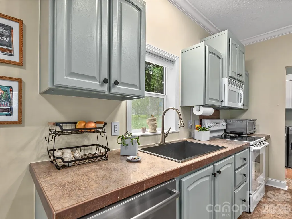 9 Cedar Hill Road Asheville NC 28806