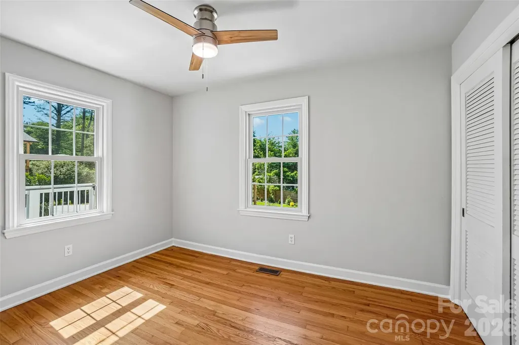 28 Ridgefield Place Asheville NC 28803