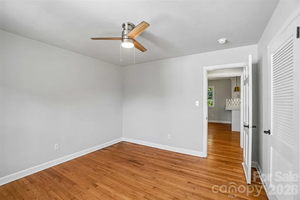 28 Ridgefield Place Asheville NC 28803