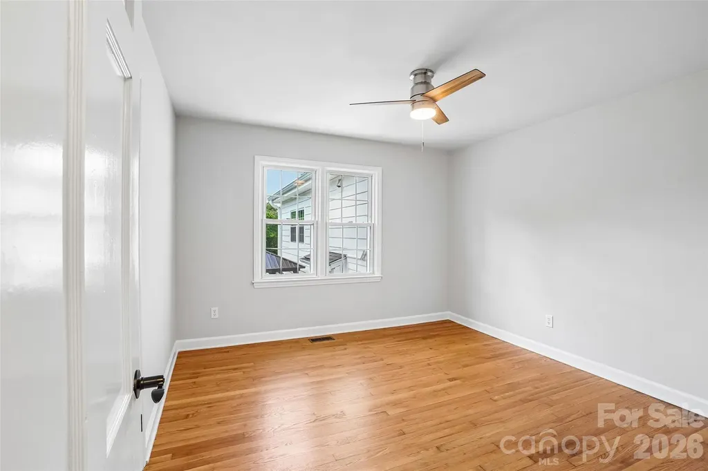 28 Ridgefield Place Asheville NC 28803