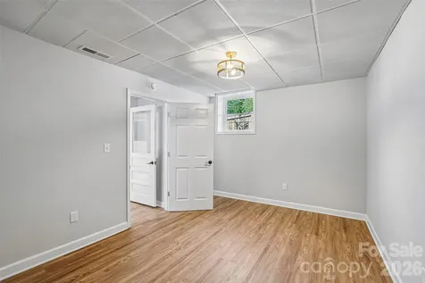 28 Ridgefield Place Asheville NC 28803