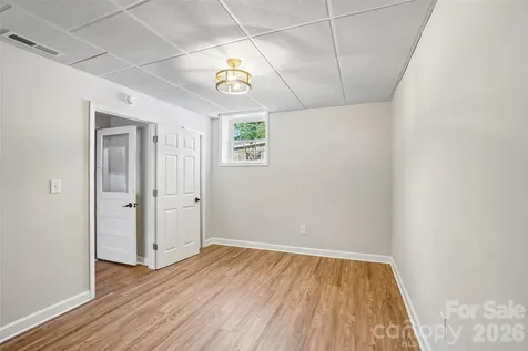 28 Ridgefield Place Asheville NC 28803