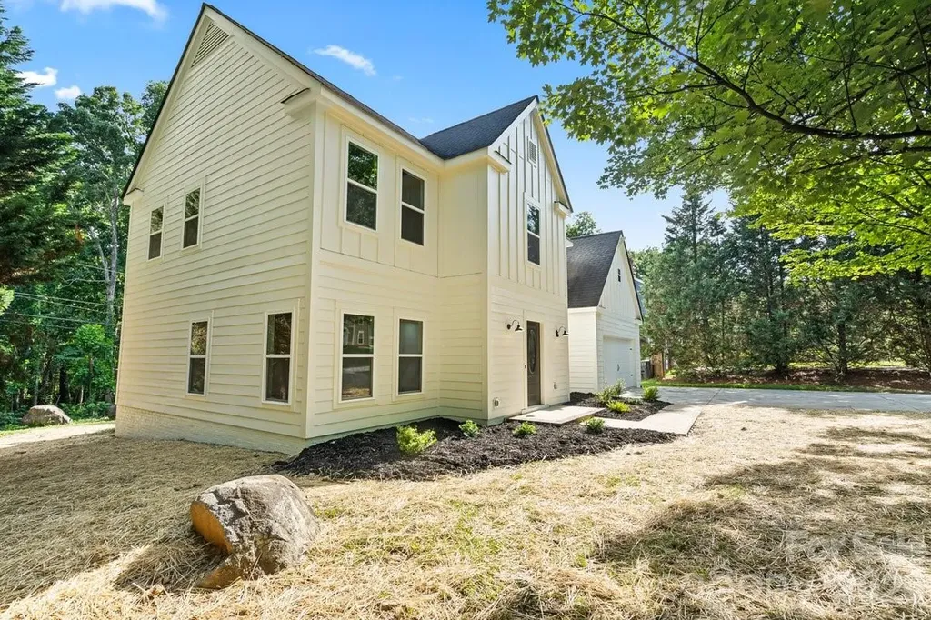 2033 Colony Hill Drive Charlotte NC 28214