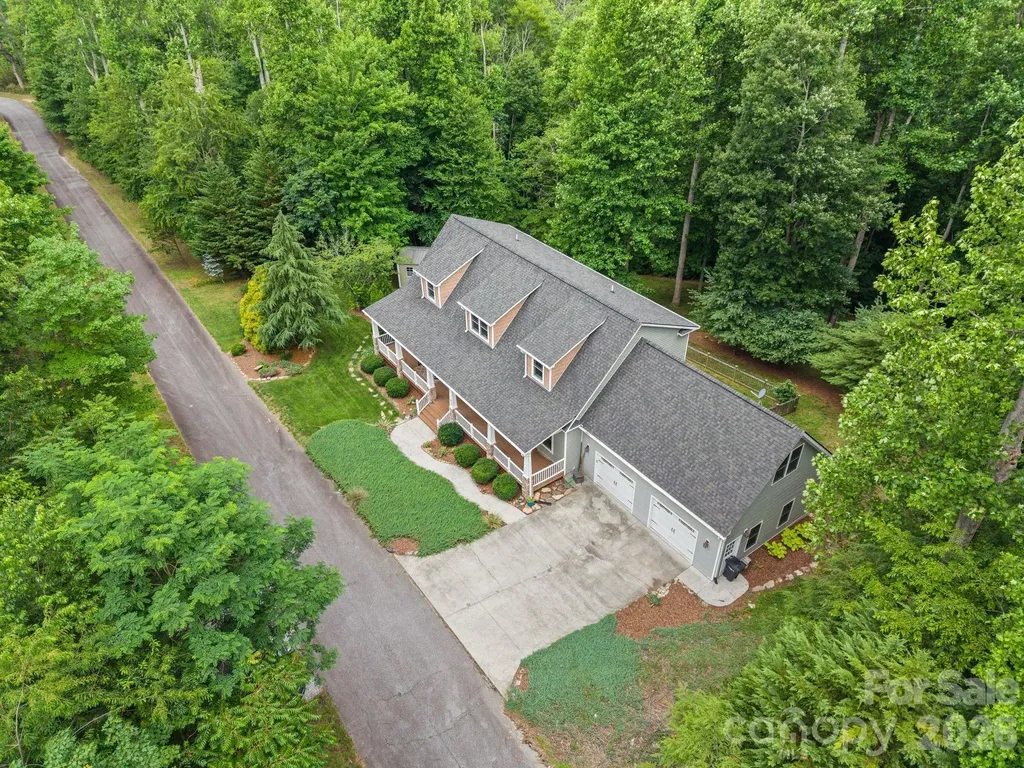 813 Beech Tree Place Hendersonville NC 28792