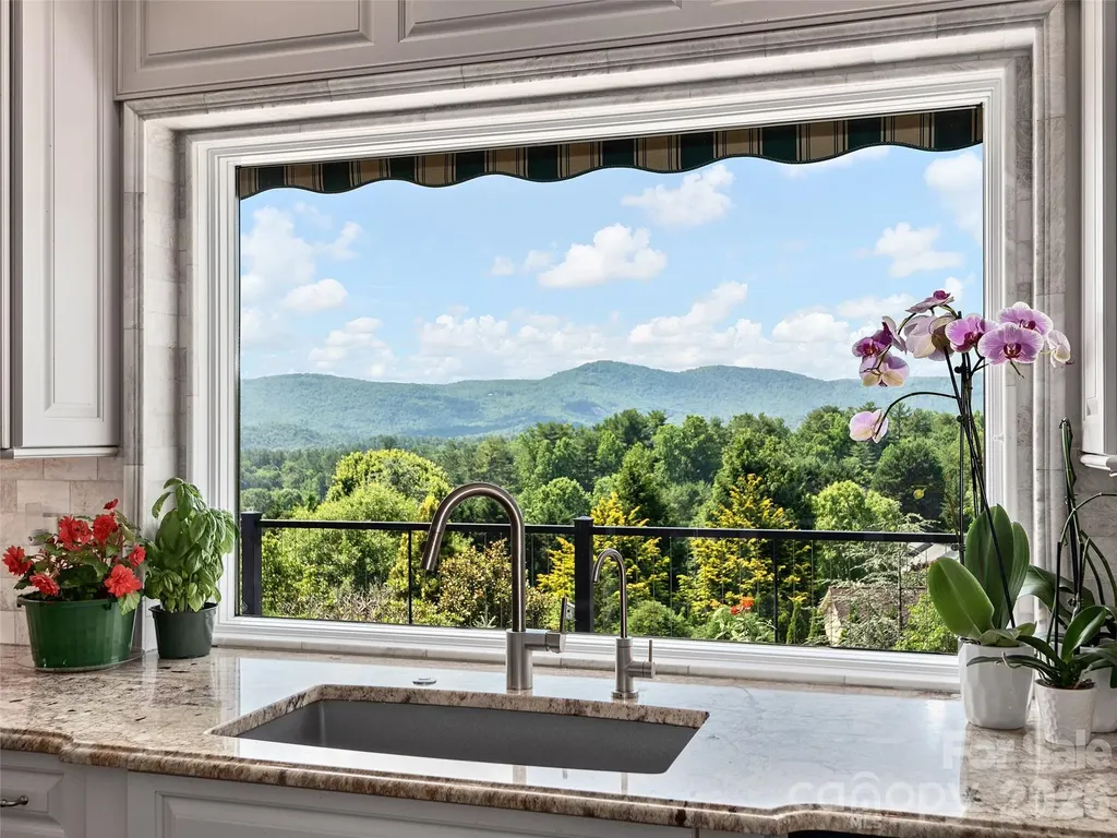 18 Thornapple Drive Hendersonville NC 28739