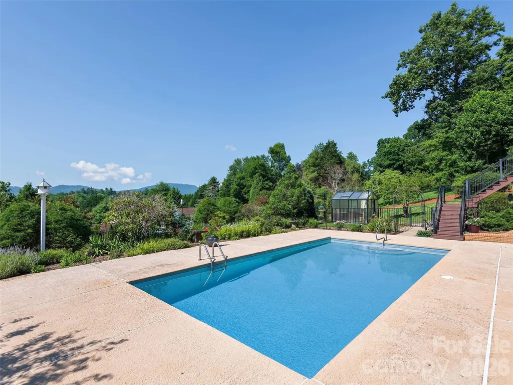 18 Thornapple Drive Hendersonville NC 28739