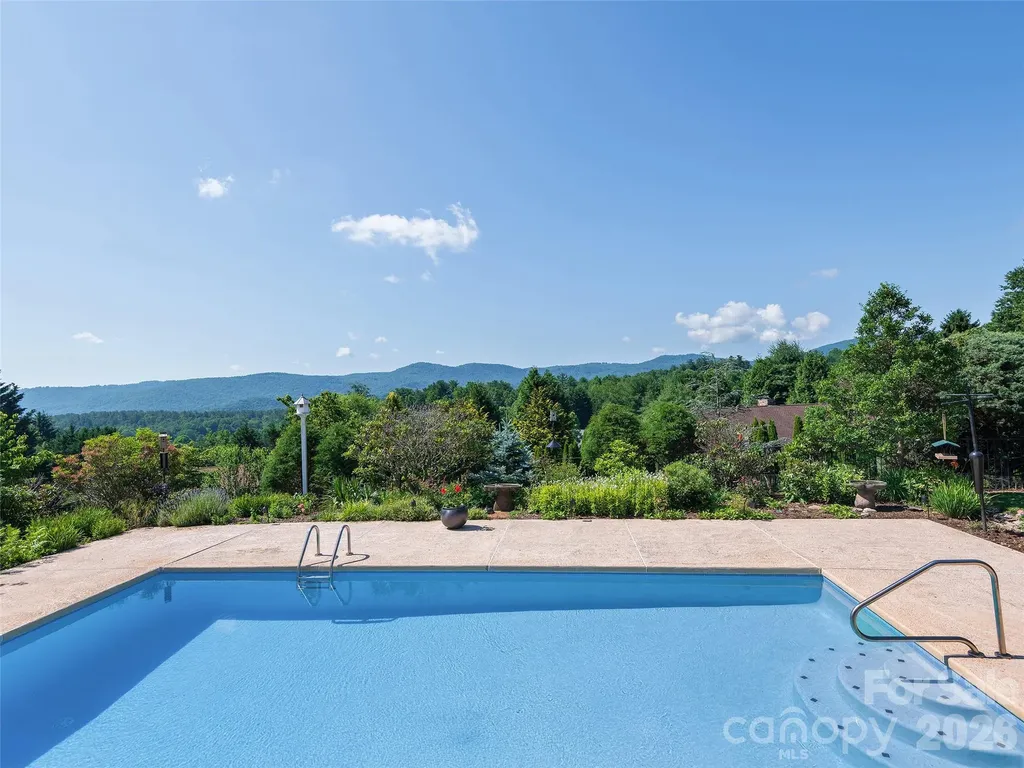 18 Thornapple Drive Hendersonville NC 28739