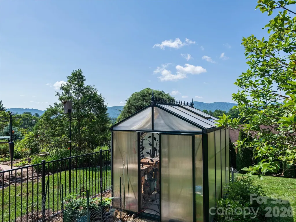 18 Thornapple Drive Hendersonville NC 28739