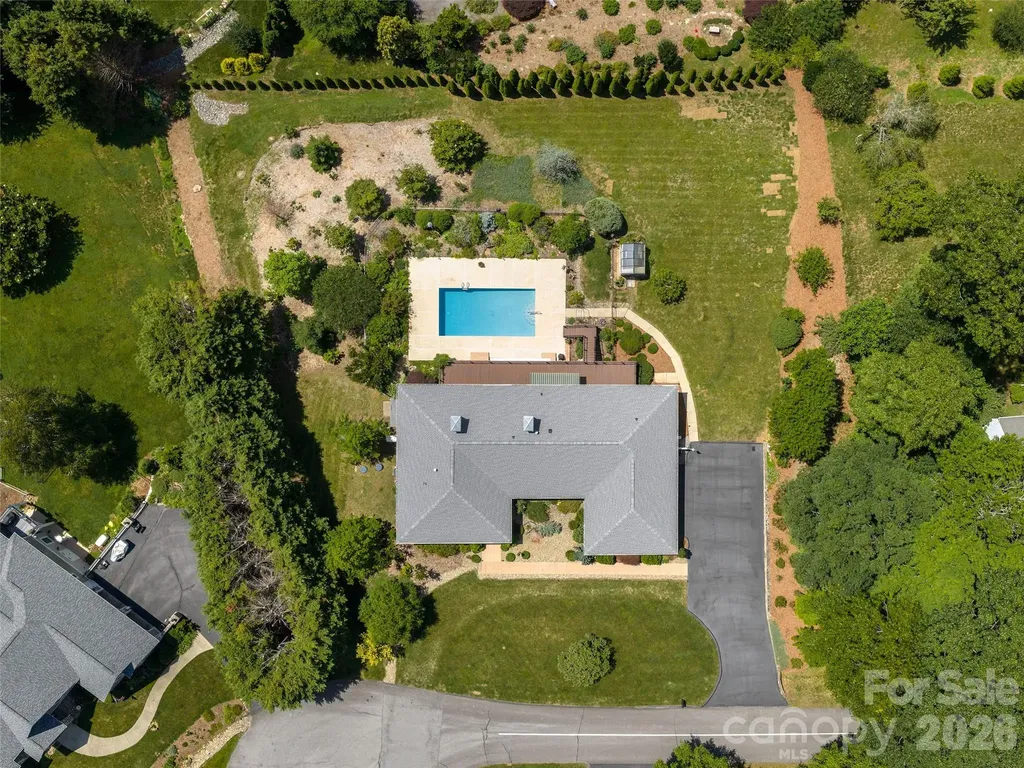 18 Thornapple Drive Hendersonville NC 28739