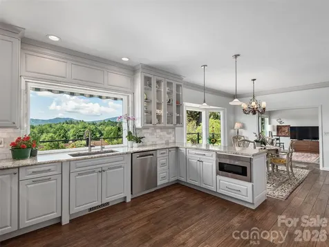 18 Thornapple Drive Hendersonville NC 28739