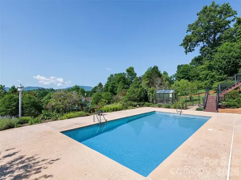 18 Thornapple Drive Hendersonville NC 28739