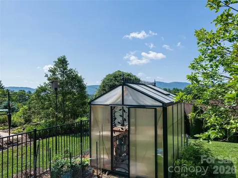 18 Thornapple Drive Hendersonville NC 28739