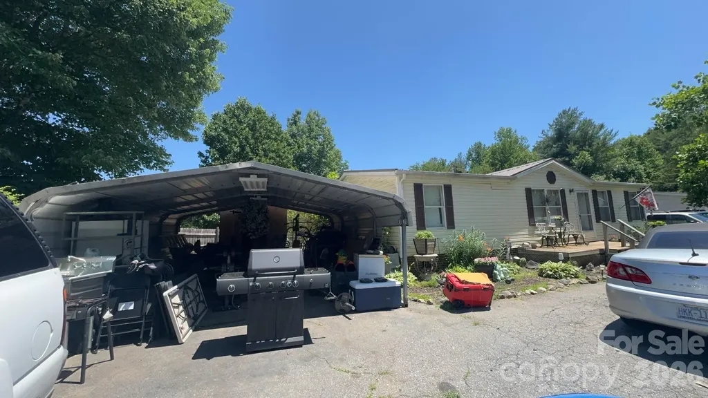 1694 Roy Caldwell Street Morganton NC 28655