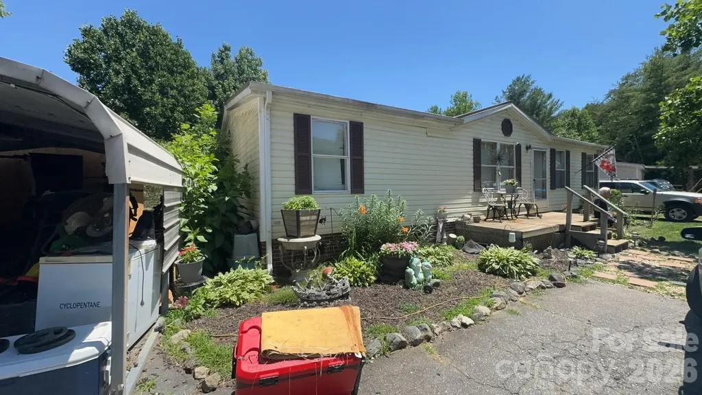 1694 Roy Caldwell Street Morganton NC 28655